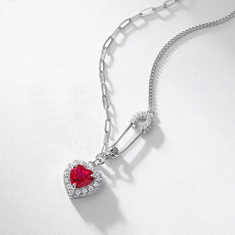 Niche Elegant Cold Luxury Necklace Women's Unique European Style Heart Shaped Beads Fashionable Light Weight Long Jewelry