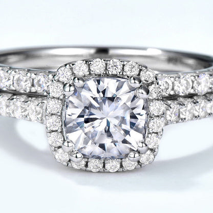 Noble Elegant Group Moissanite Ring