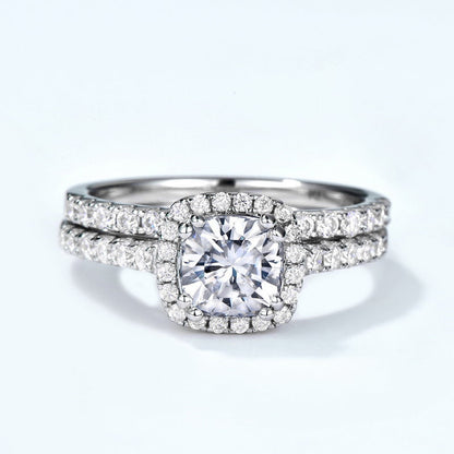 Noble Elegant Group Moissanite Ring